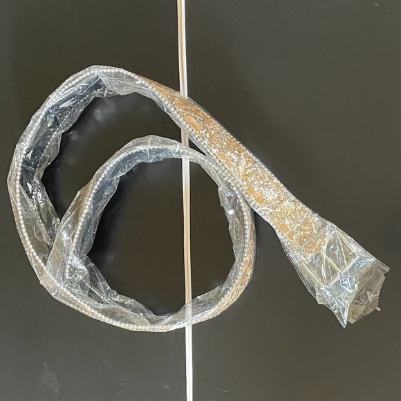 Belt with sequined design - Picture 5 of 8